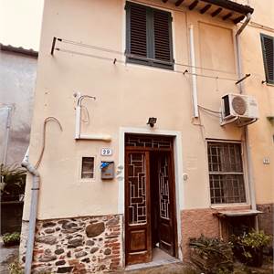 Semi Detached House for Sale in Lucca