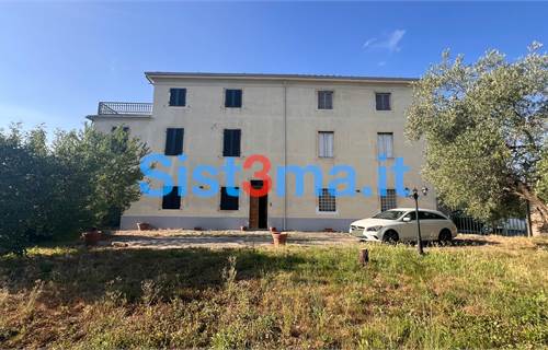 Часть дома в Продажа в Capannori