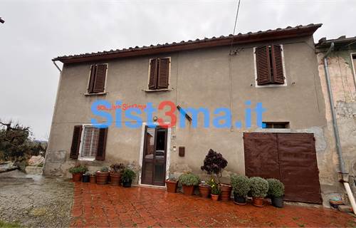 Montecarlo (LU) – Rustico con Oliveta: un rifugio esclusivo tra le colline