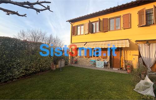 Lammari (LU) – Ampio Piano Terra con Giardino Privato e Tre Camere