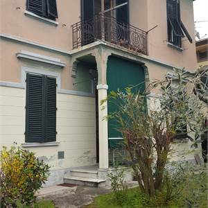 Villen/Häuser zu Verkauf in Lucca