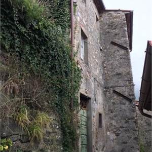 Semi Detached House for Sale in Lucca