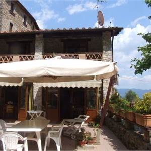 Semi Detached House for Sale in Pescaglia