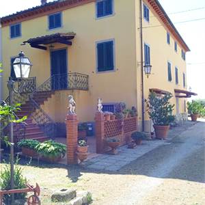 Villa for Sale in Pescia