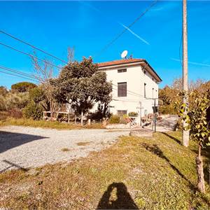 Villa for Sale in Capannori