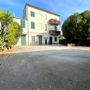 Palazzo / Palazzin for Sale in Capannori