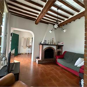 Semi Detached House в продажа для Lucca