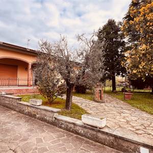 Villa In Vendita a Lucca