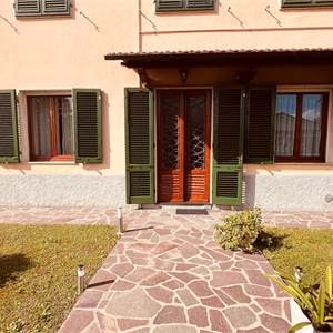 Villa bifamiliar en Venta la Capannori