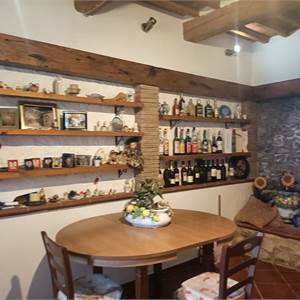 Porzione di Casa In Vendita a Pescia