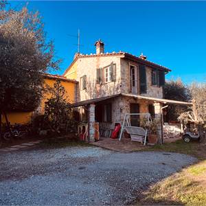 House of Character for Sale in Capannori