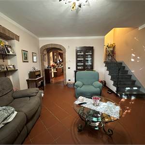 Semi Detached House for Sale in Capannori