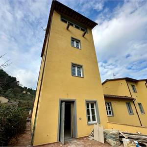 Porzione di Casa In Vendita a Capannori