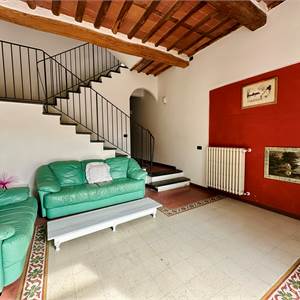 Semi Detached House for Sale in Lucca