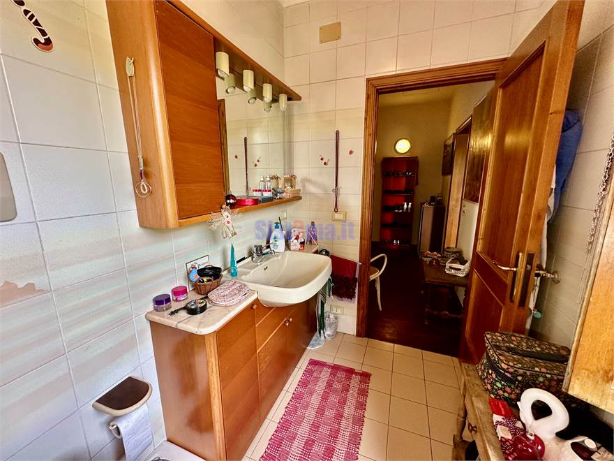 Bagno primo piano con vasca