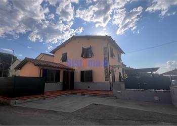 casa adosada en Venta la Capannori