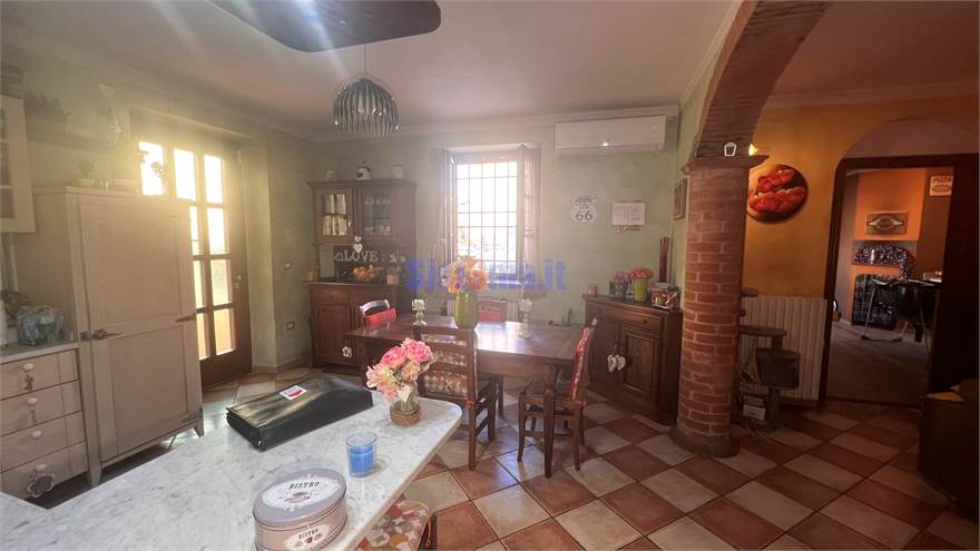 Cucina abitabile con accesso alla resede 
