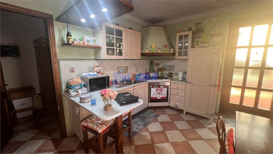 Cucina abitabile con accesso alla resede 