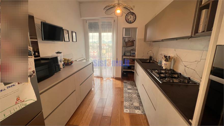 Cucina con terrazzo