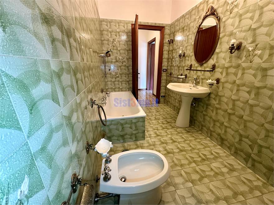 Bagno con vasca al primo piano