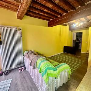 Semi Detached House for Sale in Capannori