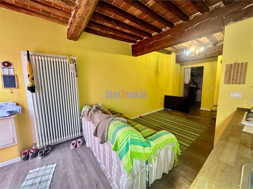 Ingresso in soggiorno con angolo cottura
