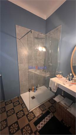 Bagno nuovo con vasca e doccia 