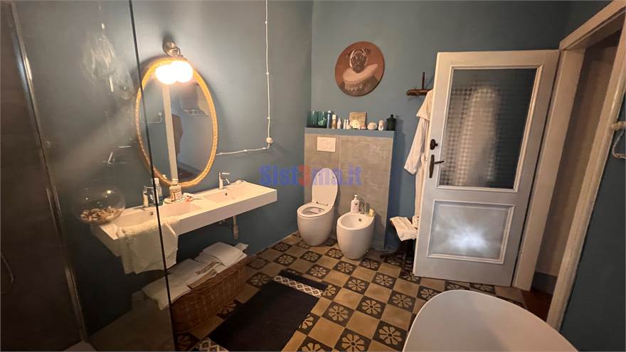 Bagno nuovo con vasca e doccia 