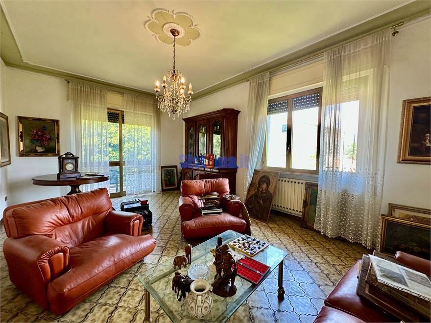 Salone con terrazzo