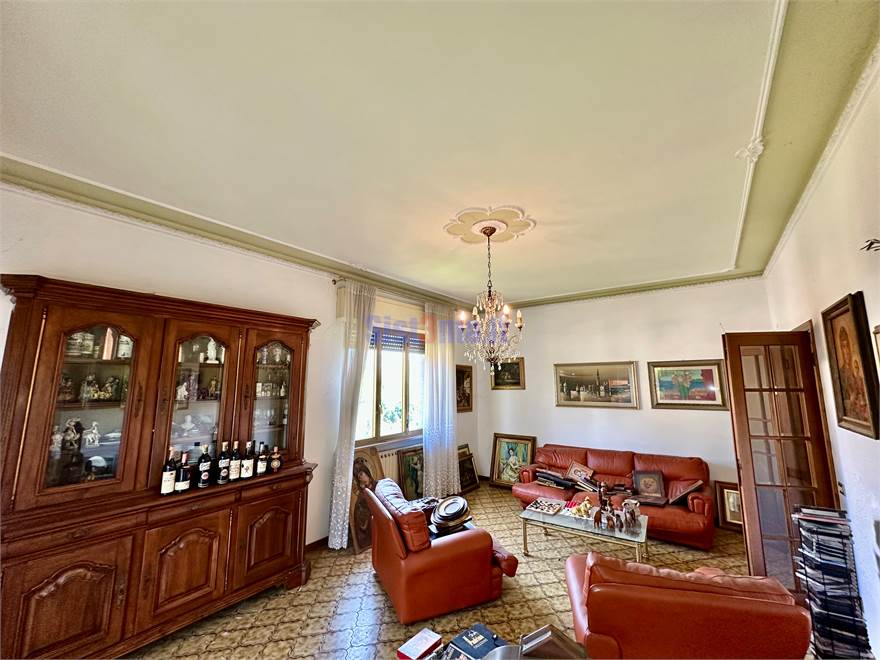 Salone con terrazzo