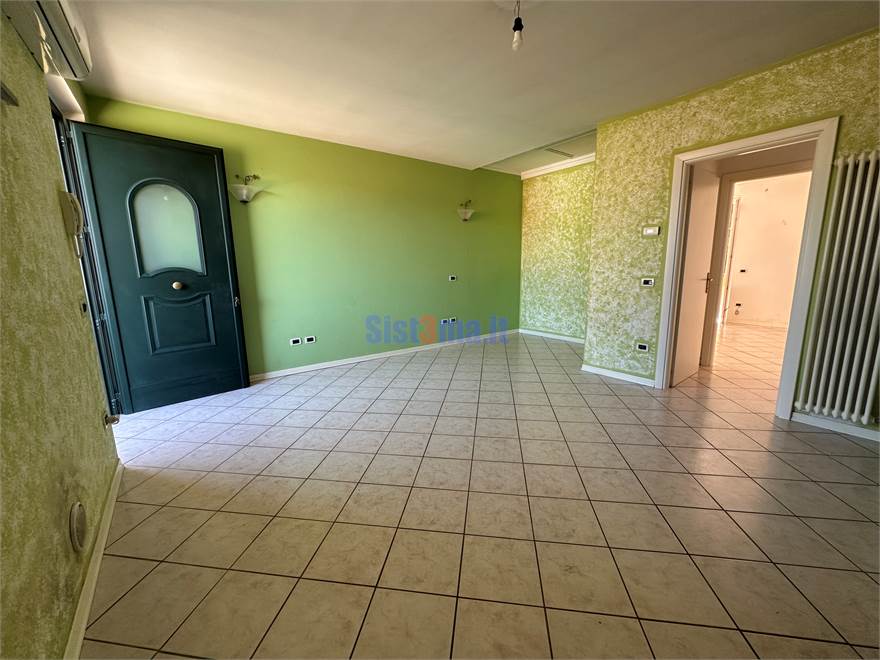 Ingresso in soggiorno con cucina