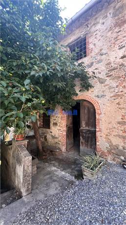 Capanna fronte casa 