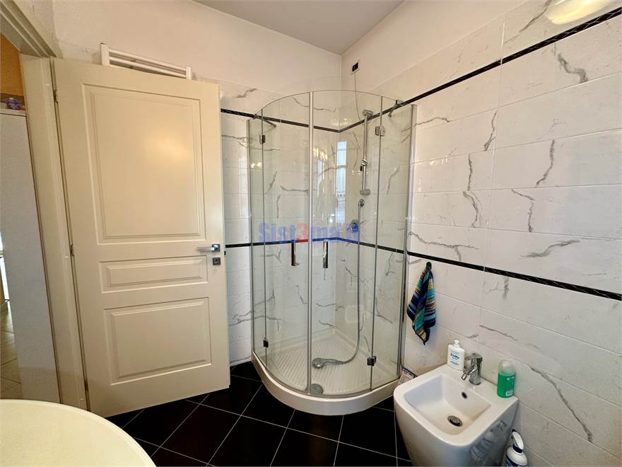 Bagno con doccia