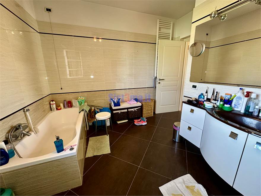 Bagno con vasca