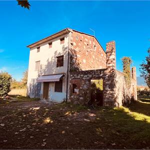 Einfamilienhaus zu Verkauf in Capannori