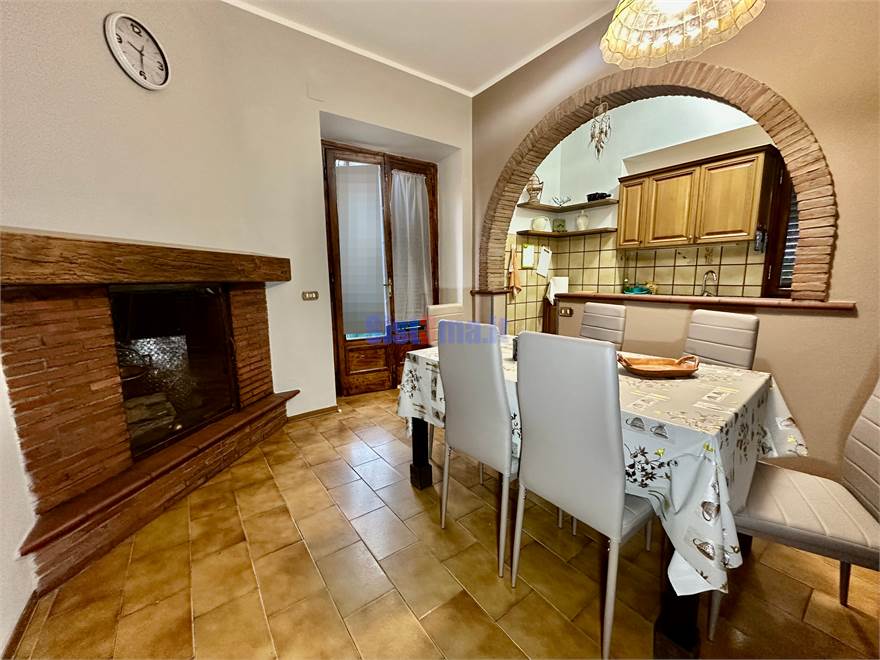 Tinello con caminetto