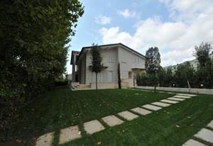 Villa for Sale in Pietrasanta