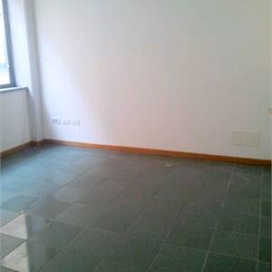 Commercial Premises / Showrooms for Rent in Lucca